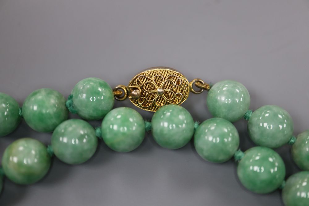 A single strand jade bead necklace, 81cm, gross 115 grams.